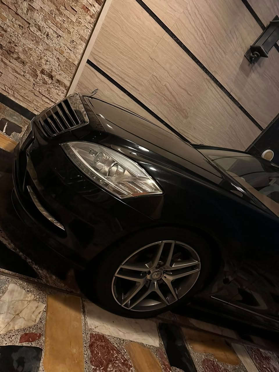 السلام عليكم
مارسيدس S350 خليجي فول عدا الناظور فقط داخل بيجي موديل 2011 صبغ دعاميه اماميه فقط ماشيه 200 الف كيلو متر سياره مال جناي على ايد وحده السعر المطلوب 28000 $ رقم بغداد الجديد وبأسمي ***********
