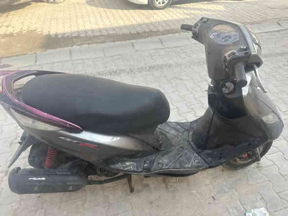 السلام عليكم دراجه ثعلب 140 للبيع محرك مبدل بي ولفات وبيها صوت بالكلجات كفراتها نضيفة كهربائية كلها شغاله نكره سلف السعر 475 وبيها مجال العنوان بغداد الحرية رقم الهاتف ***********
