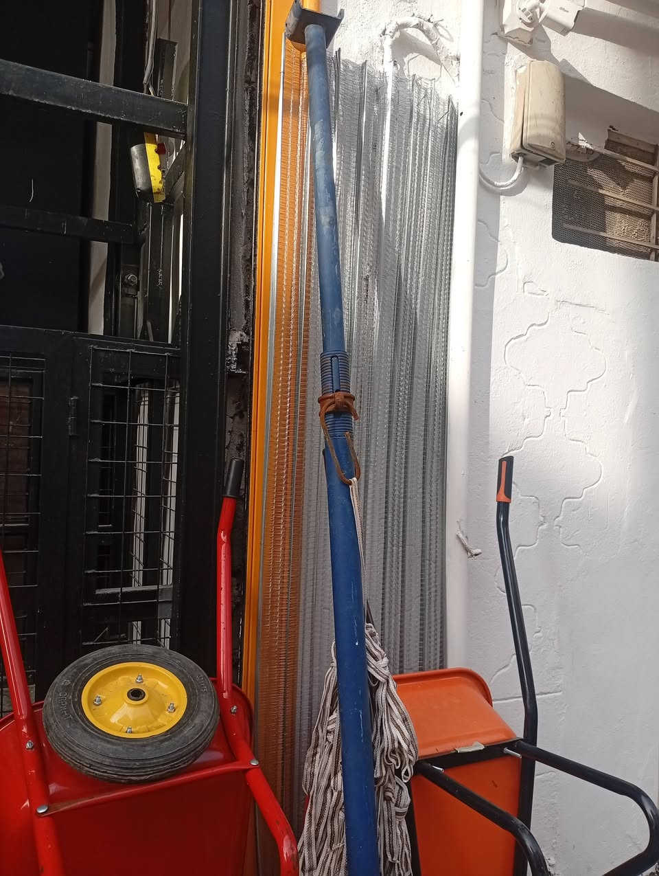 للبيع تيل صبه تجهيز شركات ومحلات ومفرد ومتوفركافت مستلزمات النجار سفيفه تيل جك بسمار بكل حاجه وحجامهه لاستفسار أو زياره موقعنا الكائي في النبي شيت عليه السلام ***********
