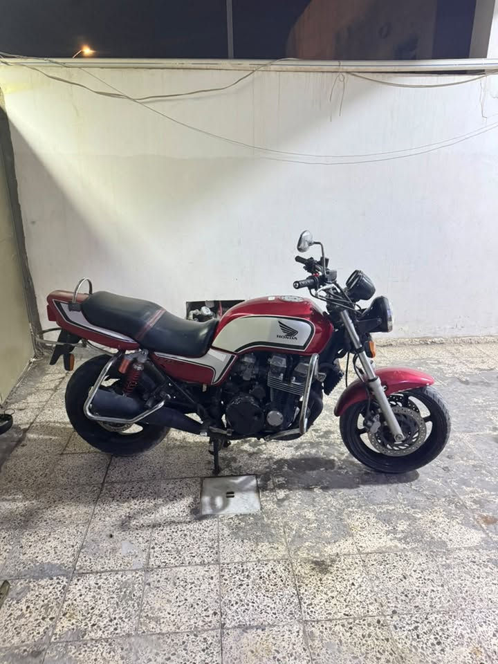 Cb 750cc
دراجة نضافه موضحه بلصور محرك يشك الكاع ترايك وين متريد بس الجناي يعرف شنو هلدراجة ميحتاج احجي
تخم بلكات اصلية وباتري اصلي جديد سعره 60
مكاني الرمادي توصيل معندي توصيل معندي
الدراجة شغاله بيها ملاحضات بسيطة ترهم بيع او مراوس بدراجة اصغر
السعر :مليون و800 وبيها مجال
رقم الهاتف: ***********
