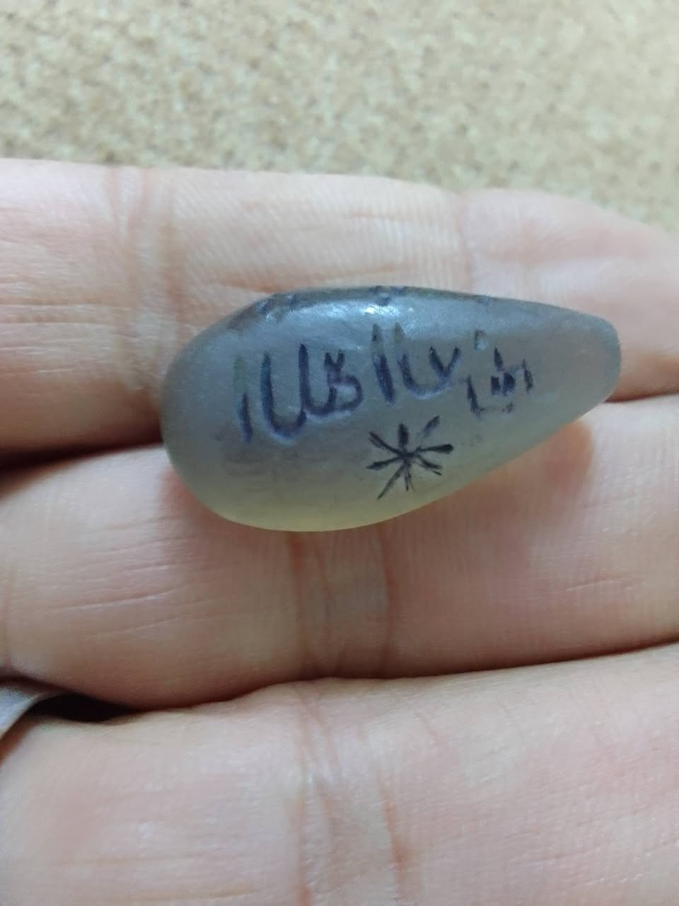 السلام عليكم..
من رخصة الإدارة المحترمة..
يمانيات قديمات جداً..
الجزعة مكتوب عليها خط يدوي (نصر من الله وفتح قريب)
والدخانية مكتوب عليها خط عكسي ( الله العزيز -- الله ملك الملوك)
سعرهن اثنينهم (١٠٠ ألف)
بغداد البلديات 
***********
وممنون جدا 🌹
