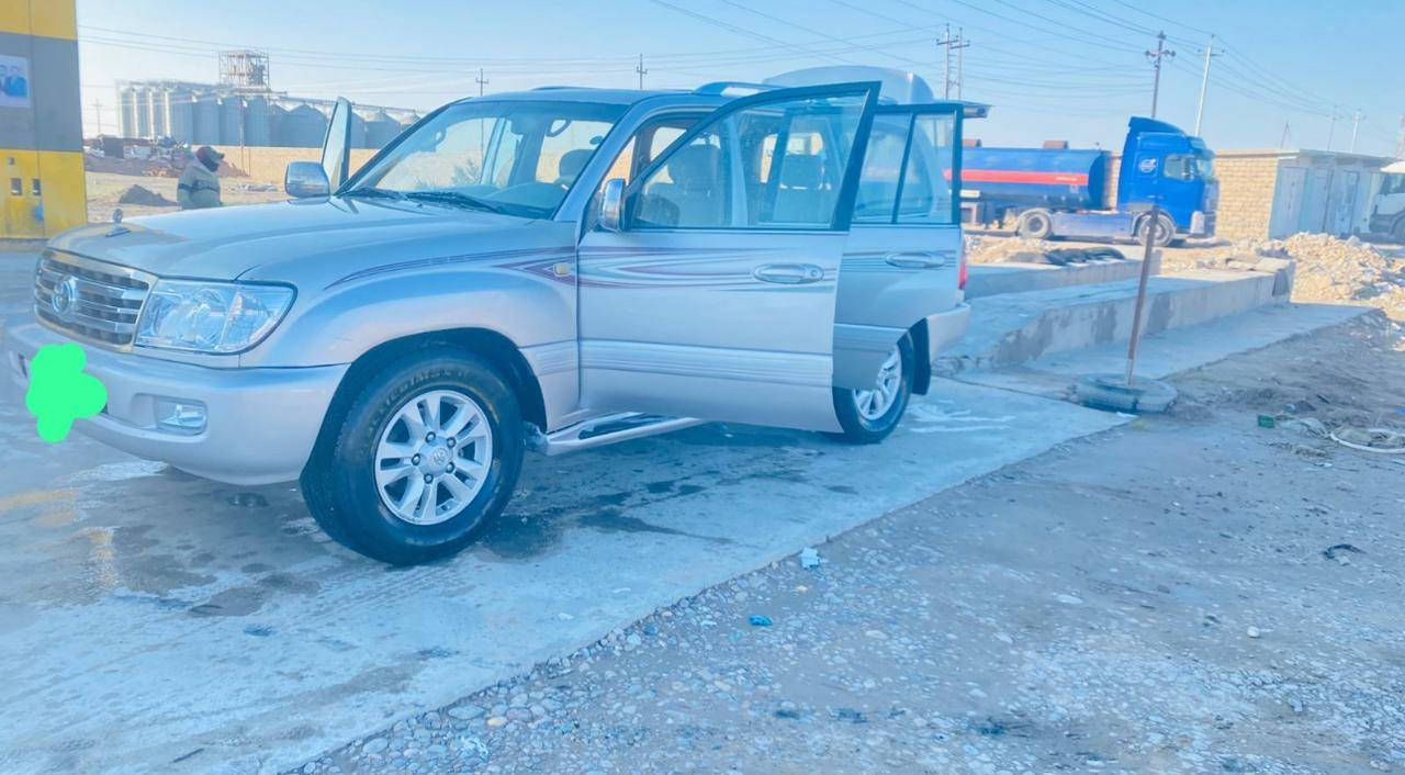 السلام عليكم
جكساره ٢٠٠٥ صبغ عام بدون داخل
 رقم سليمانيه دولي شرط التحويل
مرك كير شرط تبريد صدر تايات كله جديد
السعر ١٥٥ وبيها مجال
***********
