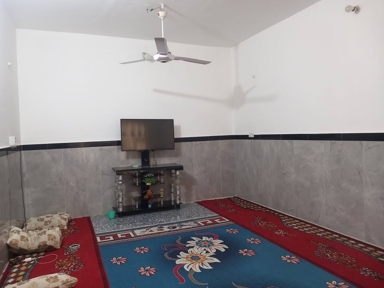 بيت للبيع بحي زليزل الوجه عل شارع تبليط مساحه ٣٠٠ ***********
