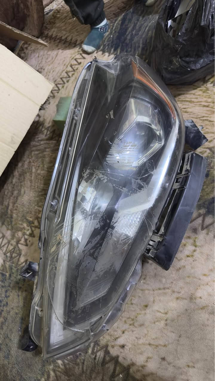 الايت كله شغال الحاجب والعدسه زنون بلاد عالي ناصي 
بي بس كسر ب الجامه والباقي سليم قواعده مابيهن شي ولا البطن مالته متأذيه مكاني ناصريه مركز *********** ناصرية, ذي قار
