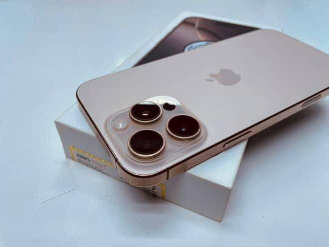 16 برو ماكس للبيع ب875 ألف 
الذاكرة 256 بطارية 100 مشحون 120 مرا فقط 
م/ مبدل شاشه اصليه + كاميرا خلفية 
ناصريه مركز ***********
