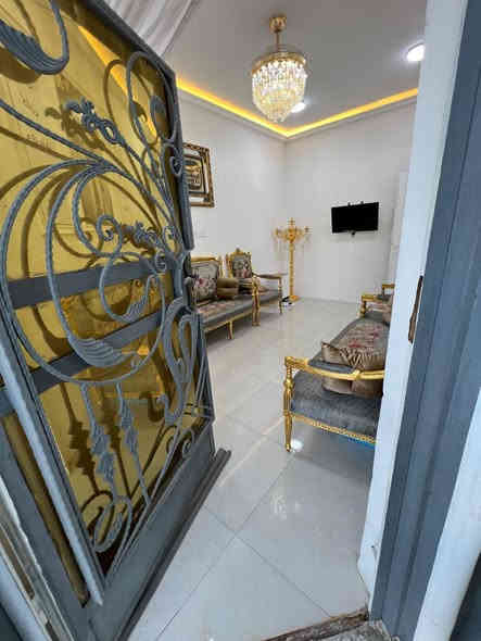 ⸻

🏠 بيت للبيع – الغزالية / السايدين

📐 المساحة: 80 متر
📏 الواجهة: 4 متر
📏 النزال: 20 متر

مواصفات البيت:
 • 3 غرف نوم (غرفة واحدة جوّه و2 فوق)
 • صالة
 • مطبخ
 • صحيات

📞 للاتصال:
***********
***********
