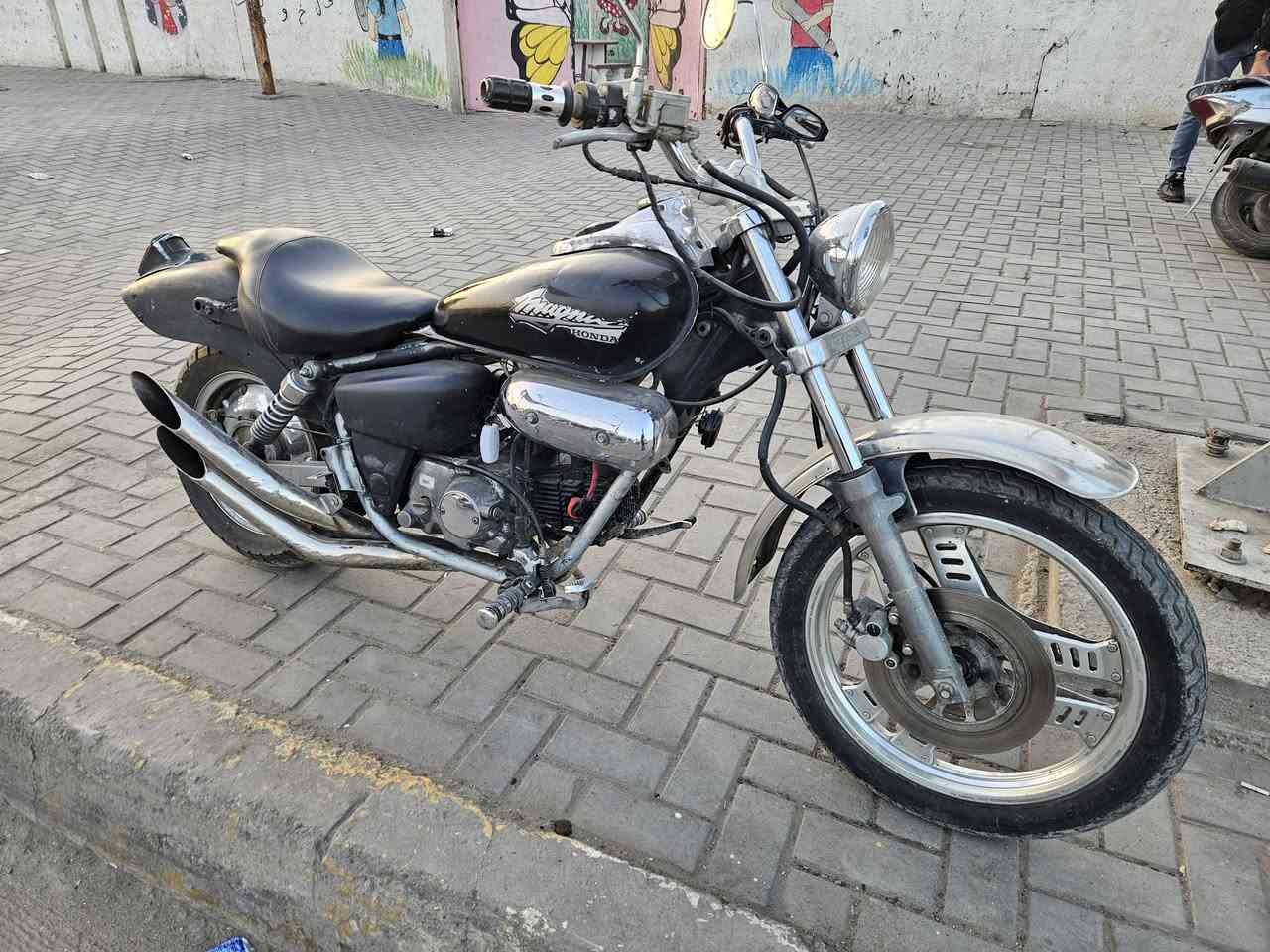 هوندا مگنا 50 Honda Magna 50cc
بدون اوراق 
4 كير 
سرعة 60 
مكينة 50cc
حجم الدراجة صغير
بغداد - مدينة الصدر
***********
السعر 450
