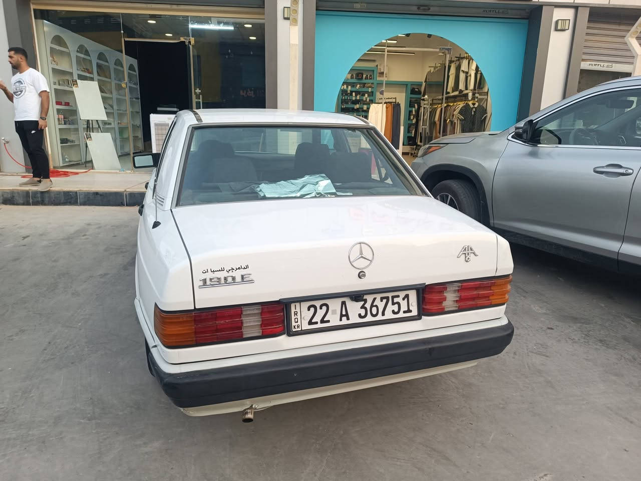 🚗 للبيع: مرسيدس 190 (طيارين) موديل 1990 🚗
​السيارة بنظافة ممتازة وجاهزة للاستخدام، ومواصفاتها كالتالي:
​المحرك: بلاد (بحالة ممتازة).
​الموديل: 1990.
​الأوراق: السنوية باسمي (تحويل مباشر).
​السعر: 57 وبيه مجال شوية للطيبين.
​📞 للاستفسار والتواصل:
​للمزيد من التفاصيل أو المعاينة، يرجى الاتصال على الرقم:
📱 ***********
