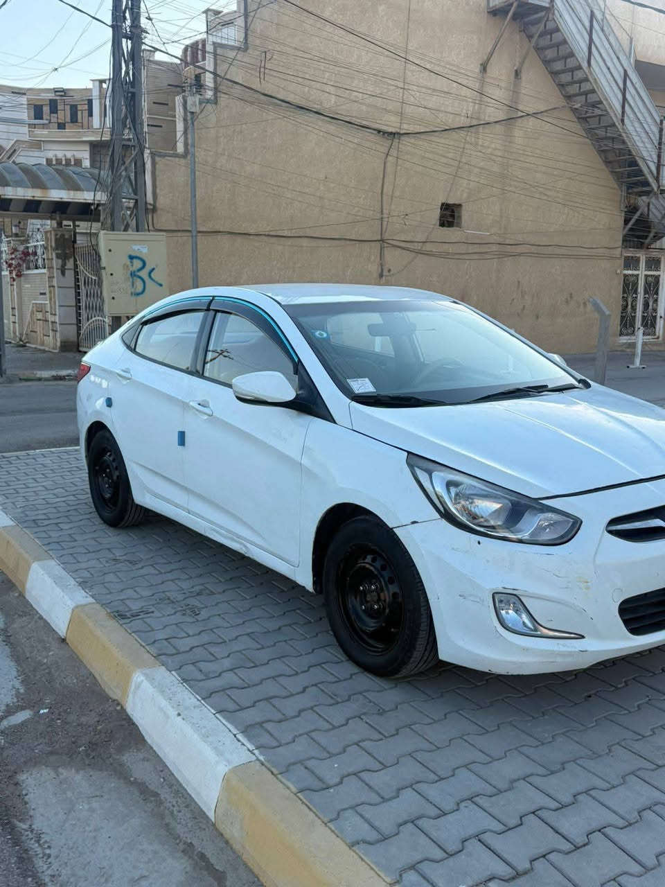 للبيع اكسنت مديل 2014 خليجية
موصفات عادية محرك 1400 دكشن عالي كير امبدل ايتي 
جديدة حلوة نظيفة كير محرك حدادية تبريد حادث ما بيها بس بيها رشات بل بابين او الجاملغ الامامي جهت اليمين وسنوية جديدة ورقام ذي قار دولي وتحويل مباشر بسمي مشروع وطني مكانه كوت واسط باقي التفاصيل ***********
