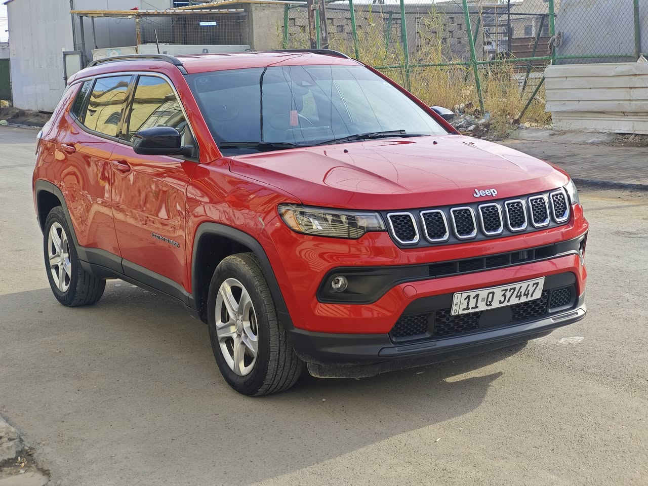 السلام عليكم للبيع جيب كومباس فئه لاتيتيود 
وارد امريكي موديل 2023 بدون ايرباك 
ماشيه 15 الف ميل حقيقي يعني زيرو 
محرك 2000 تيربو صاروخ المرغوب 
رقم بغداد دولي باسمي تحويل مباشر 

السياره فقط حادث امريكا والباقي كلها مكفوله 
محرك وكير مكفولات اسبانه ماممدوده عليهن شرط 

السياره جديده وجاهزه وبعدها بريحه الشركه 
السعر / 145 ورقه 
العنوان/ بغداد/ حي الجهاد 
للاستفسار/ *********** واتساب او اتصال
