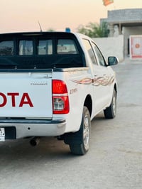 هايلوكس • ٢٠١٥ • رقم ميسان