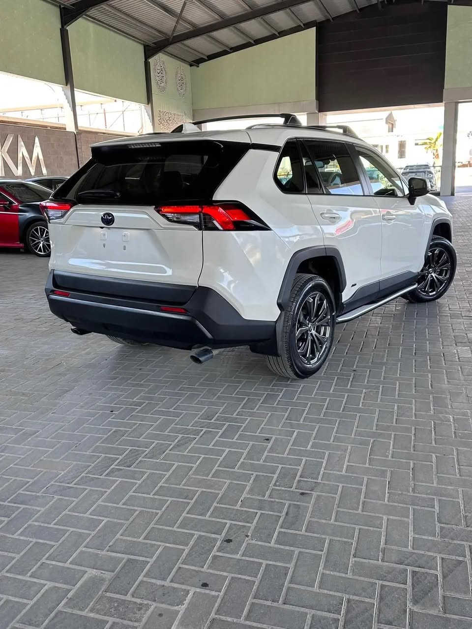 TOYOTA RAV4 Hybrid 2022 XLE Premium
تويوتا راف فور هايبرد ليثيوم 2022
موديل 2022
اللون الخارجي ابيض لؤلؤي 
وارد امريكي 🇺🇸
صور الحادث مرفقه 
رقم بغداد ماشية (55) الف فقط 
السعر : ( 21000$) دفترين و 10 اوراق 
السكن : بغداد السيدية 
‎للاتصال : ***********
‎الصنف : ((XLE Premium)) 
‎الاضافات فل كامل صنف XLE Premium 
الاضافات :
• ماتور 2500cc هايبرد
• كير اوتوماتيك
• بطارية ليثيوم 
• فتحة سقف كرستال 3 حركات 
• نظام دفع رباعي 4*4
• صندوق خلفي كهرباء 
• شاشة كبيرة
• كاميرا خلفية 
• حساسات خلفيه 
• كراسي كهرباء جلد لون اسود 
• كراسي مدفية 
• كراسي ميموري 
• غرفة جلد لون اسود مميزة 
• رادار امامي
• مانع تصادم
• محدد مسرب
• تصحيح مسار
• مثبت سرعة
• مانع انزلاق
• استيرنق متحرك
• تحكم طارة
• تدفئة مقود 
• بصمة تشغيل
• بصمة أبواب
• دخول ذكي
• إنارة ترحيبية
• مري كهرباء
• غمازات عالمري 
• حساسات تجاوز BSM 
• نقطة عمياء 
• شاشة اعطال
• زجاج كهرباء ملون
• عداد ديجيتال
• صندوق خلفي كهرباء 
• جنط قياس 18
• اضوية امامية زنون LED
• اضوية خلفية LED
• كشافات زنون LED
• حساسات اضاءة
• إنارة امامية تلقائية Auto
• اضاءة فل زنون LED
• ليد زنون نهاري 
• نظام صوتي مميز
• أوامر صوتية
• حساسات اصطفاف
• حساسات مطر
• حساسات جانبية
• حساسات تصادم
• حساسات دخول الإنفاق
• حساسات ضغط هواء الإطارات
• مري تعتيم• GPS
• خرائط
• نافيجيشن
• 3 أنظمة قيادة (eco, ev, sport)
• كندشن مركزي
• هولد كب
• ركايات وسط
• بلوتوث
• مدخل USB + AUX
رقم بغداد ماشية (55) الف فقط 
السعر : ( 21000$) دفترين و 10 اوراق 
السكن : بغداد السيدية

