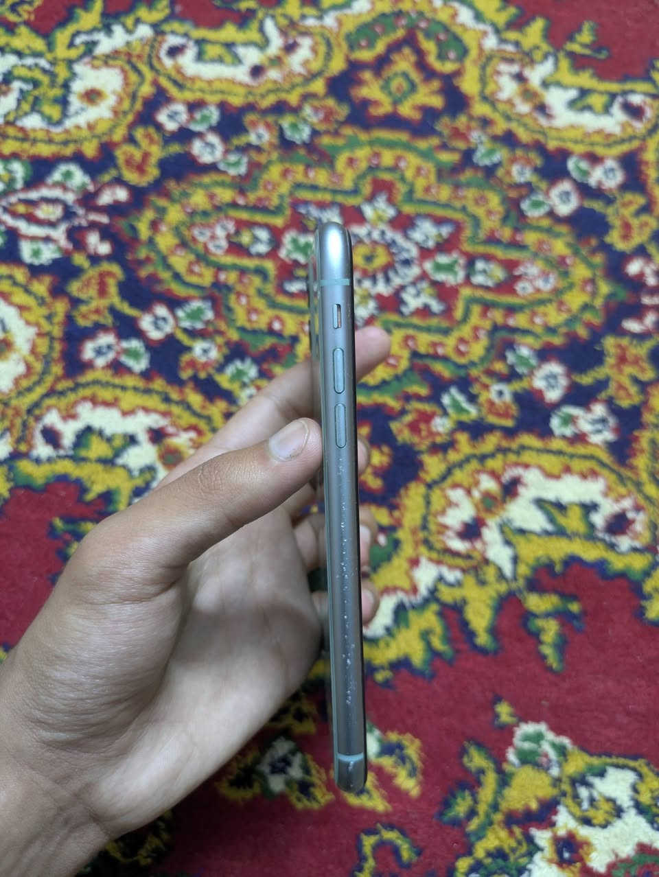 ايفون 11
ذاكره 256 و بلادي بطاريه 88% فقط شاشه قطعه اصليه من ابل مستبدله وفيس ايدي شغال وسليم 100% 
يحمل شريحتين الجهاز ونظافه 90% تامه يعني فقط الضهر تستبدله 
الكارتون فقط موجود . للعلم الكارتون الاصلي طابق واخذ

السعر 200 الف د.ع

العنوان: بصره ابو الخصيب حي العسكري قرب سنتر عبدلله 
الرقم: ***********
