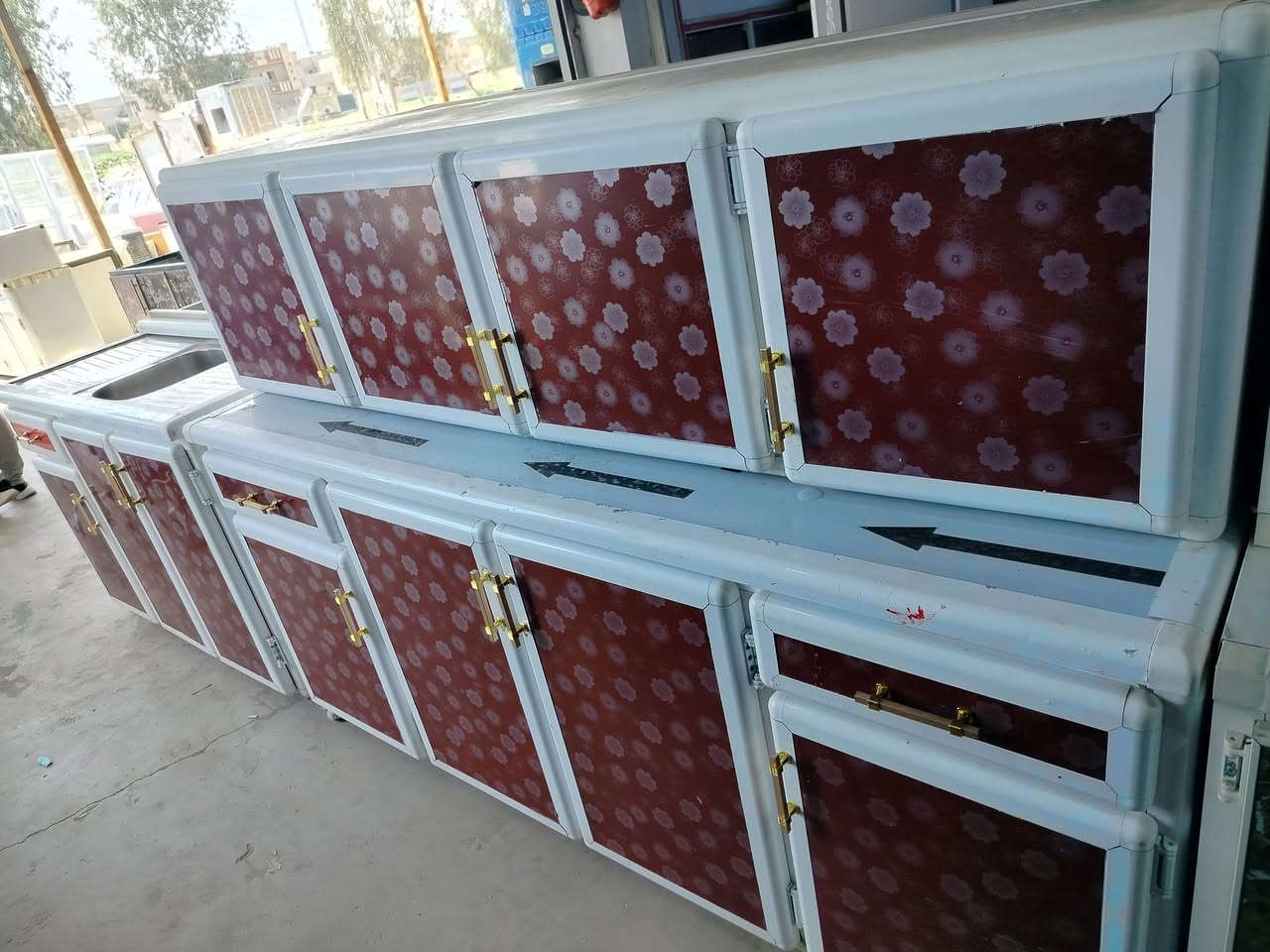 كاونتر ٣قطع مستعمل نضيف جدا سنك ١٣٠ مكان حي الوليد هاتف *********** سعر ٢٥٠ الف
