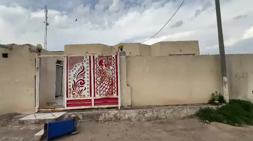 《السلام عليكم 》
يعلن مكتب عقارات الثغر عن توفر بيت  للبيع جاهز من كلشي المكان الثغر المشراكه قرب علوة حميد جلوب قريب على الشارع العام  مع توفر خدمات ماءو كهرباء وشارع  المساحه الكلية القطعه 400 متر  《موصفات البيت يتكون من أصالة واستقبال غرفتين نوم ومطبخ وصحيات خارجيه مع كراج 》مساحة بناء البيت  200مع قطعة ارض بصف البيت 《200》متر سنه البناءالبيت 2020 مع العلم البناء بلوك و عگادة كلش خوش البيت بناء درجه اولى بلوك  والبتلو صب كونكريت وبناء طابوق وجاهز من كلشي بسعر مناسب 《40》 مليون وبيه مجال كما هو موضح في الفديو التواصل مع مكتب عقارات الثغر والاتصال على الرقم التالي 《***********》ملاحظة مستعجل على البيع كلش
