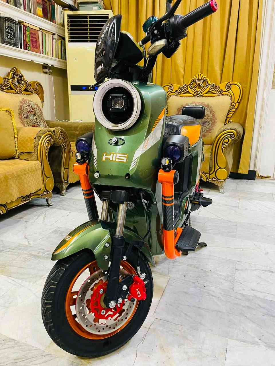 السلام عليكم 
دراجه X900 للبيع 
6 بطاريات 32 أمبير 72 فولت
ملف 2000W حقيقي 
تشغيل بصمه + سويچ
نضام R رجوع للخلف
لد امامي خلفي متغير 
دسك بريك امامي خلفي 
السعر : 480 وبيها مجال
المكان : بغداد الجديده 
للاستفسار: ***********
