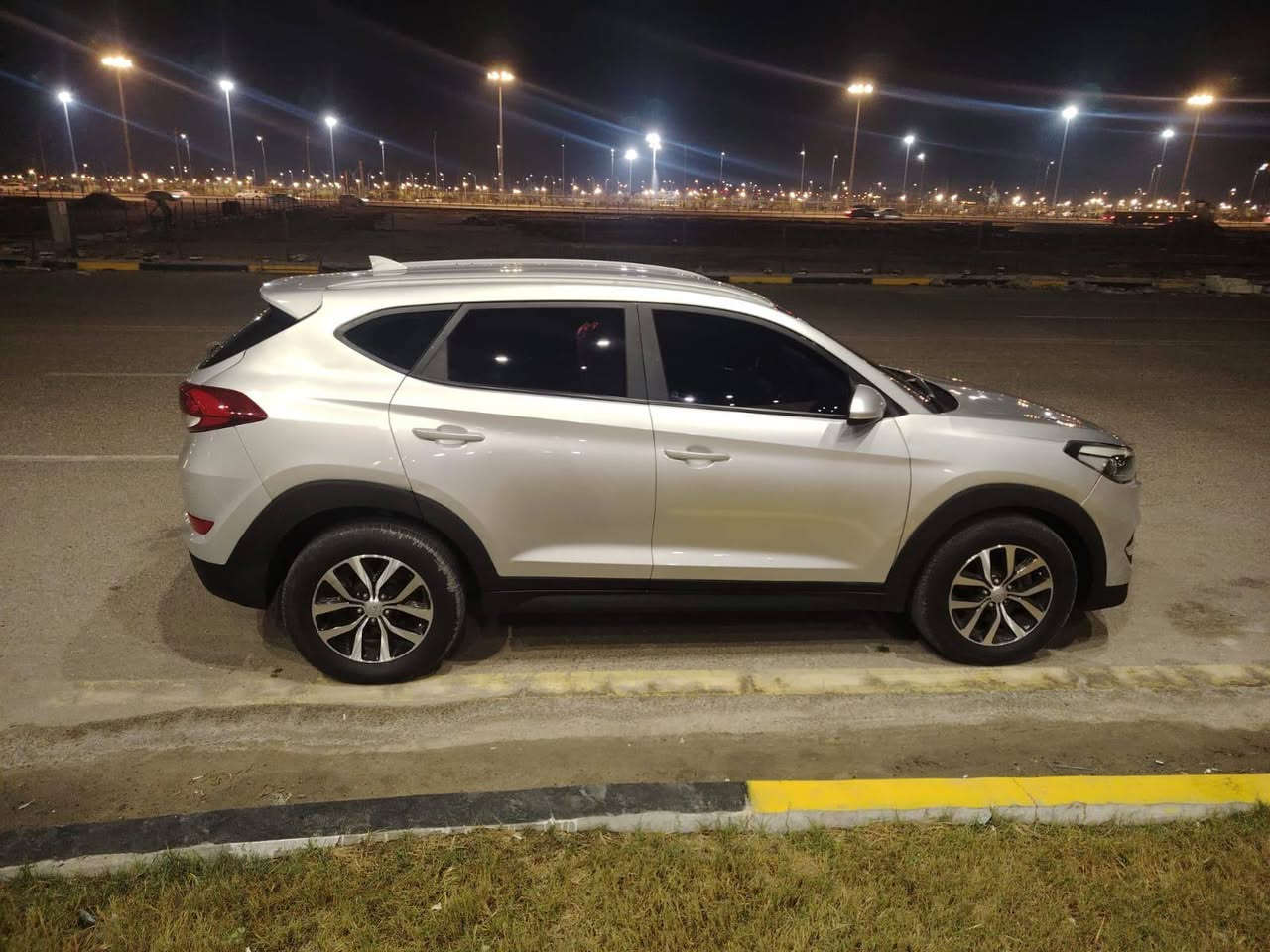 السلام عليكم
توسان ٢٠١٧ متؤم شمالي محرك كاز مو بانزين حصة كاز بكل المحافظات
السيارة جاهزة من كلشي ماشية ٩٠ الف
تبريد محرك كير حدادة كله علفحص والسيارة ماعليها عين سافرت بيها مرتين مرة نجف كربلا بغداد
ومرة بغداد رمادي
تاخذها ربع ماتصرف
السعر ٧٥
مكان السيارة بصرة
رقم التلفون ***********
