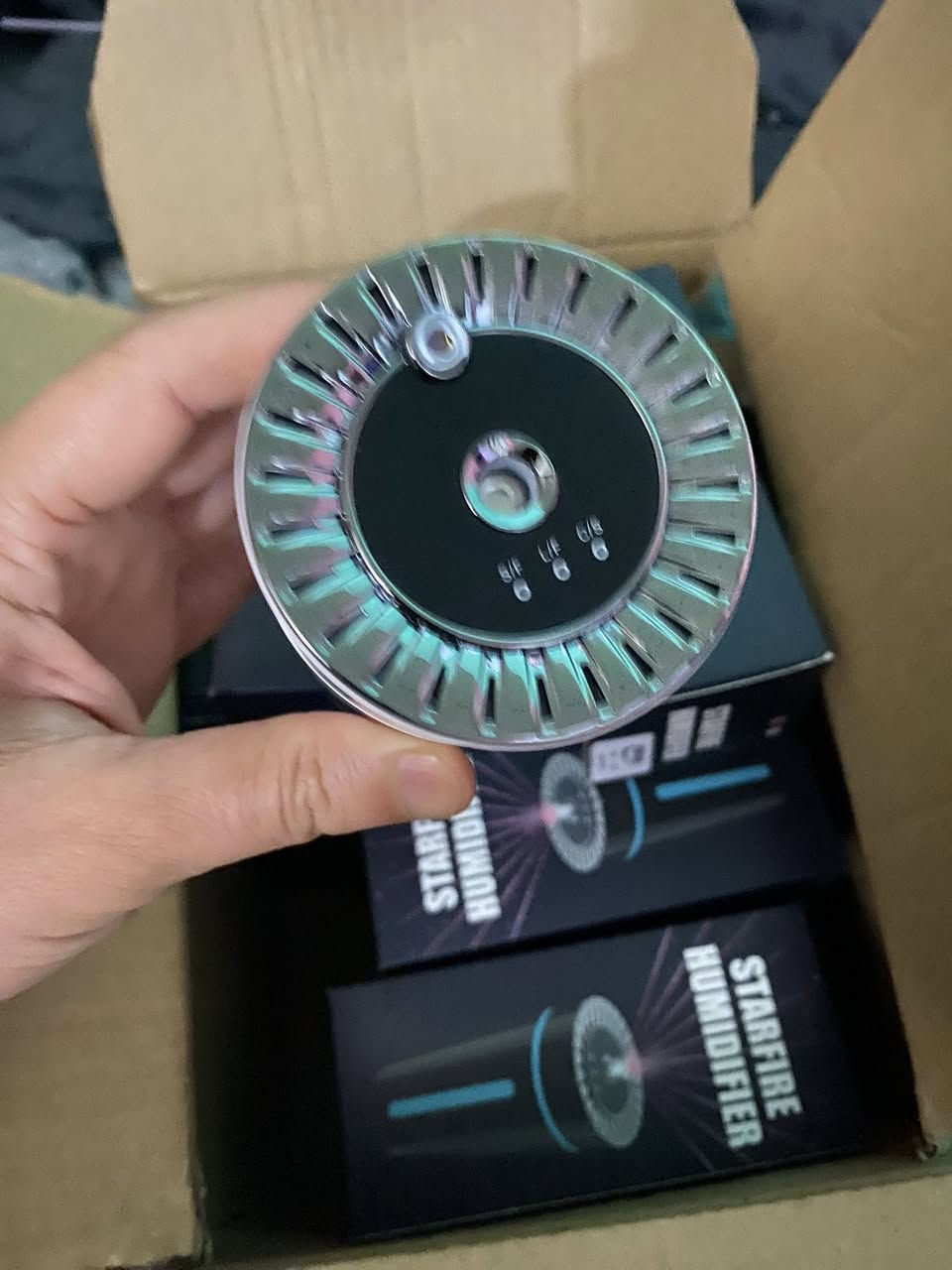 مبخرة شحن | نشرة روز رايز
رائحة راقية بنفحات وردية ناعمة تبعث الهدوء والفخامة في المكان، مع بخار عطري متوازن وثبات مميز. مثالية للسيارة والمنزل بأناقة عصرية 🚗
القطعة 17 الف مع علبة عطر هدية مع توصيل ✅


**إذا كنت صاحب هذا الإعلان وتريد حذفه لأي سبب، رجاءا أرسل رسالة إلى الدعم الفني**