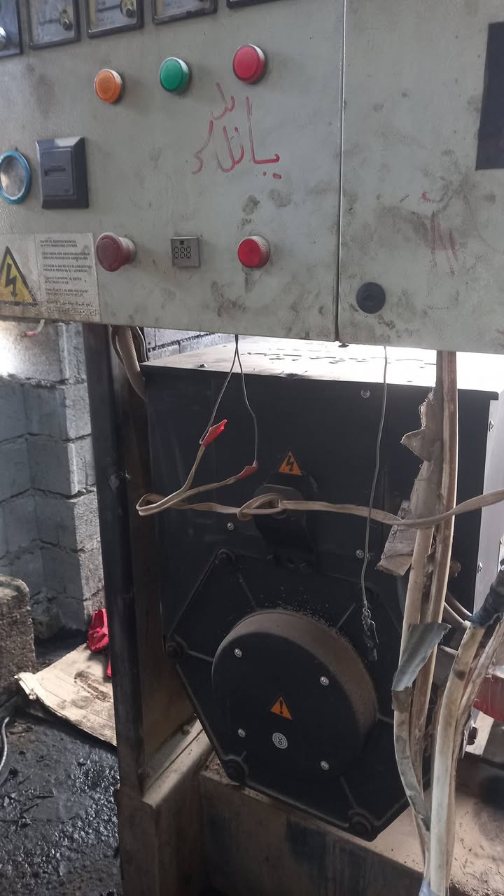 السلام عليكم للبيع مولد شتاير ١٢ ولف راس توليد ٢٥٠ جديده السعر ٥٠ ورقه العنوان صلاح الدين الضلوعيه الرقم الهاتف ***********
