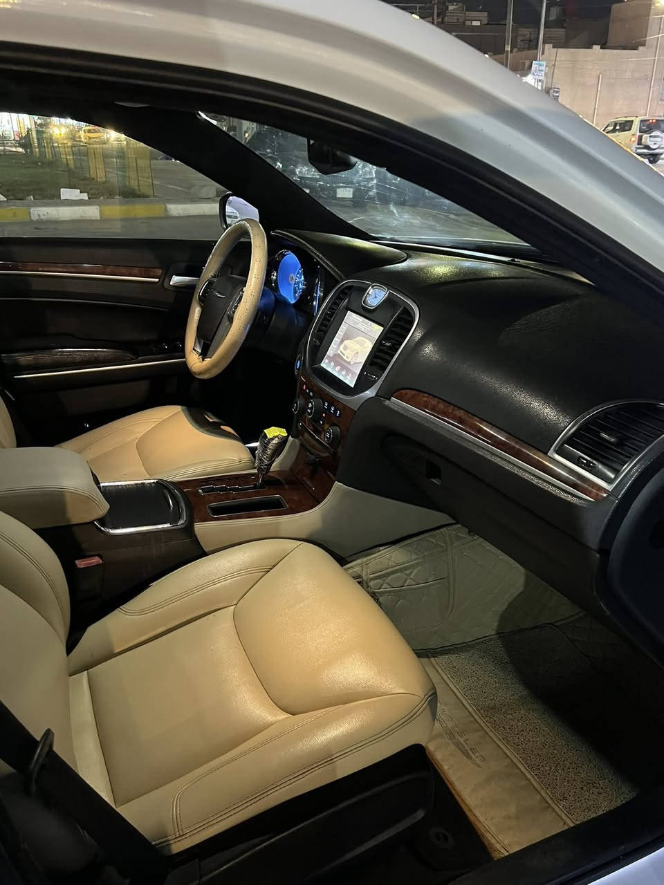 اوبامه وارد كندي مكفوله من الضربه بيها مكانين صبغ رقم أربيل دولي سنويه جديده سعرها 162 مكان السياره البصره  ماشيه 154 سياره جديده ونظيفه كلش للاتصال *********** موديل 2012 والله يرزق الياخذها بحق محمد وال محمد
