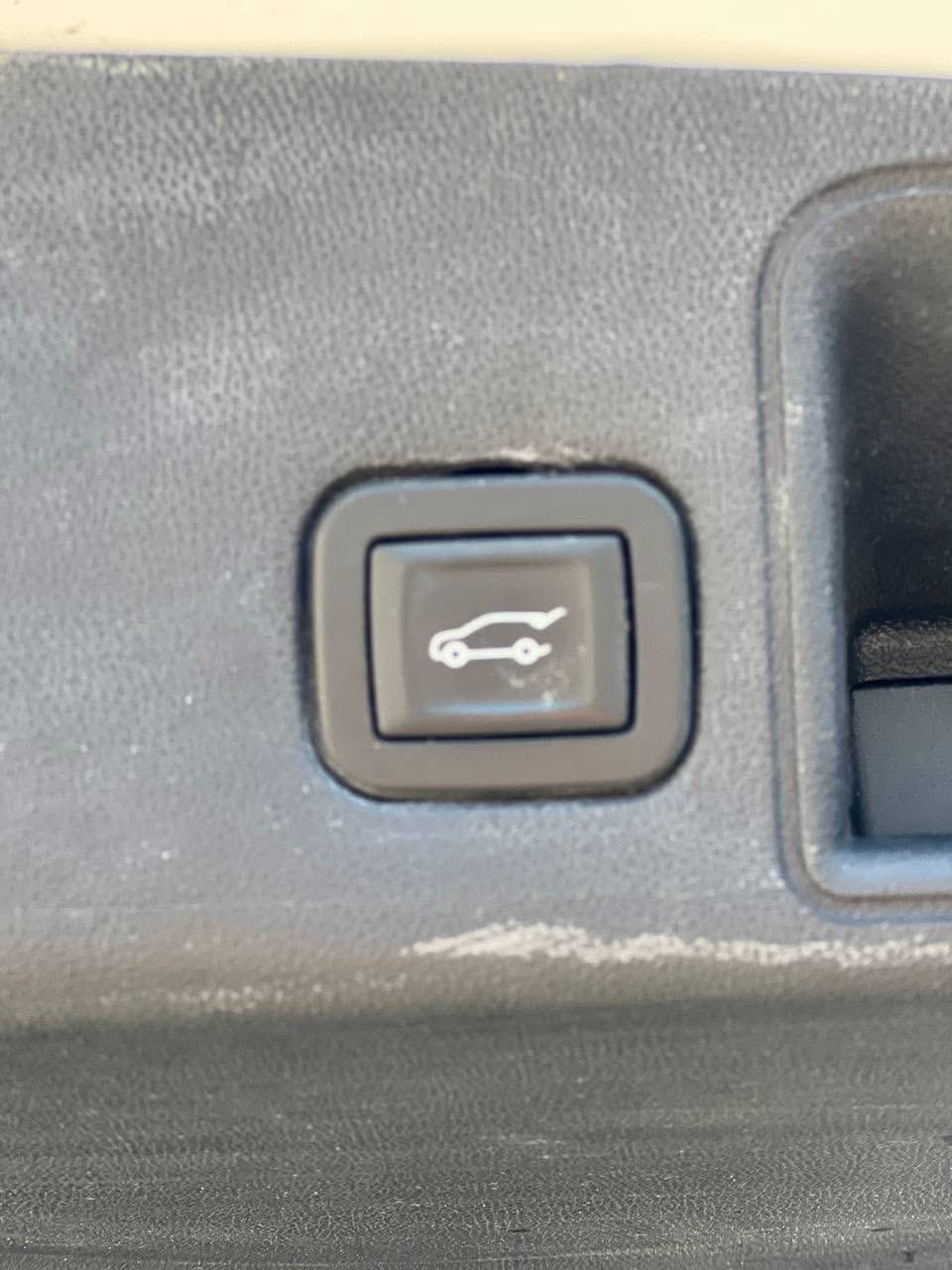 السلام عليكم جمسي تيران ٢٠٢٤ وارد أمريكي حادث فقط جنطه البلاد مصلحه سنويه ٢٠٣٠ تصقط رقم السياره نجف الرقم الجديد الاماني السياره (٤ سلندر تيربو حجم المحرك 1500) والمواصفات كامله من حساسات تحكم استيرن ايمن يسار والى اخرهي ماعده الفتحه السعر (٢٠٢٠ورقه) وبيها مجال قليل السياره ماشيه (٢٤ ميل )اليحب الاتصال على الرقم    (***********)
