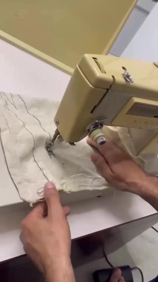 مەکی نەیەکی پاکو جوان بەشەرتی بێ عەیبی زۆر تازەیە ٢ مانگە کراوە زۆر درومان زۆر خۆشە جێ قاچەکیە زۆر نەرم ئەڕوات بەگی هەیە بە ١٤٠ کڕیومە ئەیفرۆشم بە ٩٠ هەزار  لەسلێمان گەیاندن هەیە هەر کەس ویستی بێت تاقی کاتەوە بەشەرتی هەموو شتی ئەفرۆشم


**إذا كنت صاحب هذا الإعلان وتريد حذفه لأي سبب، رجاءا أرسل رسالة إلى الدعم الفني**