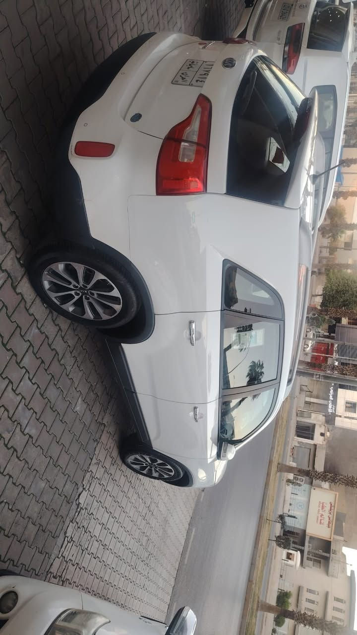 سورنتو خليجي 2013 شكل ل14 
رقم شمالي تحويل ثاني يوم 
كفاله عامه
ماشيه 170
4 سلندر 
7 راكب 
فول مواصفات عدا البانوراما 
محرك كير كفاله
السياره جاهزه من كلشي 

السعر ١٦٥ وبيها مجال 
***********
