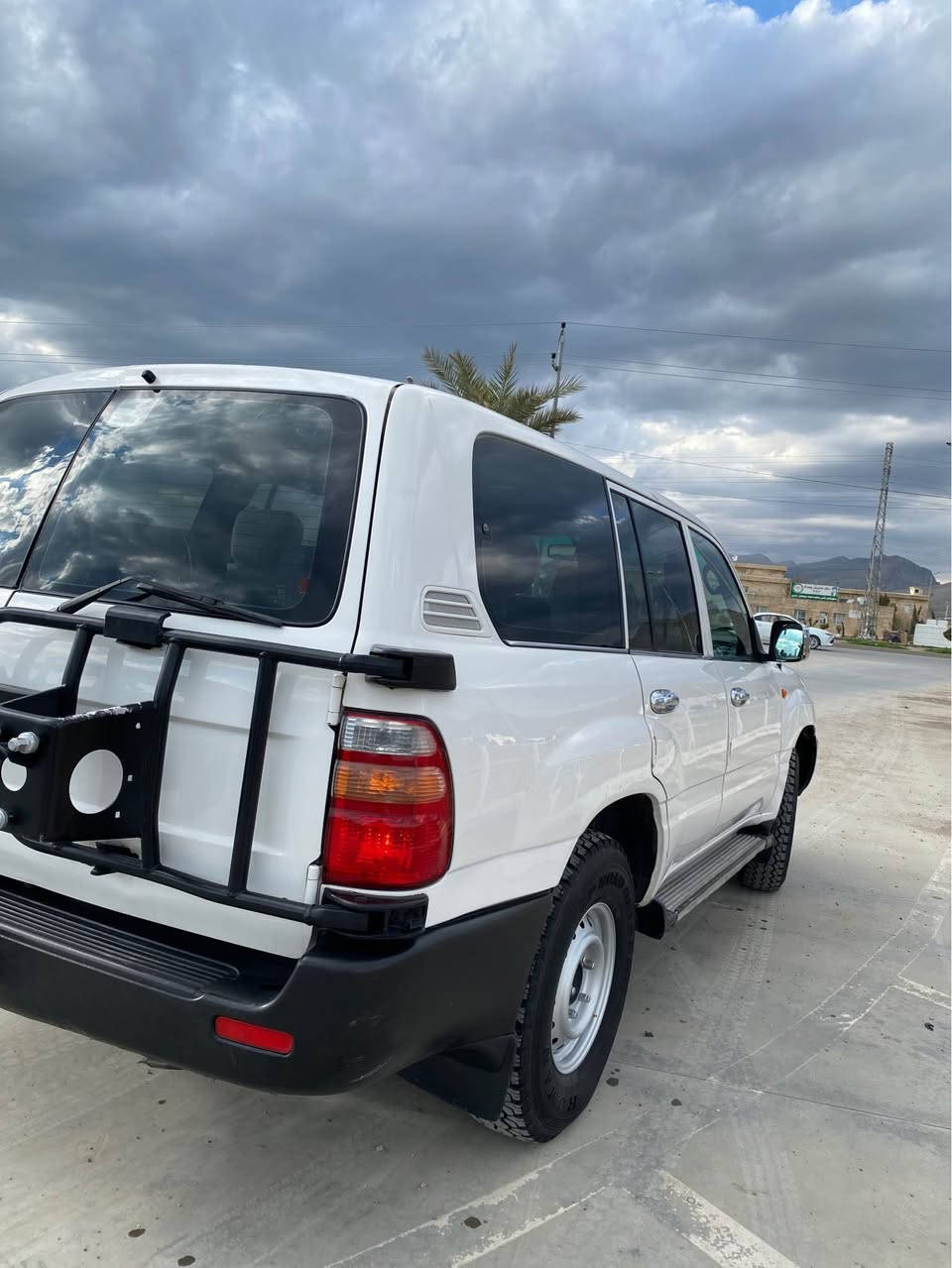 مؤنيكا 2001سئ روبع 
 جام كاره باي ته بريت مه ر كه زي وسه لا جه 
نمونه له جواني گيرو مه كينه و ئه كسل به شه رت٥ پارجة بوياغة چوار تايه ي و ويلي لؤ كي له سه ره چركه ي تيا نيه 
نرخي 118 مه جالي كه م 
ئارم پلاستيك سليماني به شه رتي غرامة
***********
Wats app
*********** رانية, السليمانية
