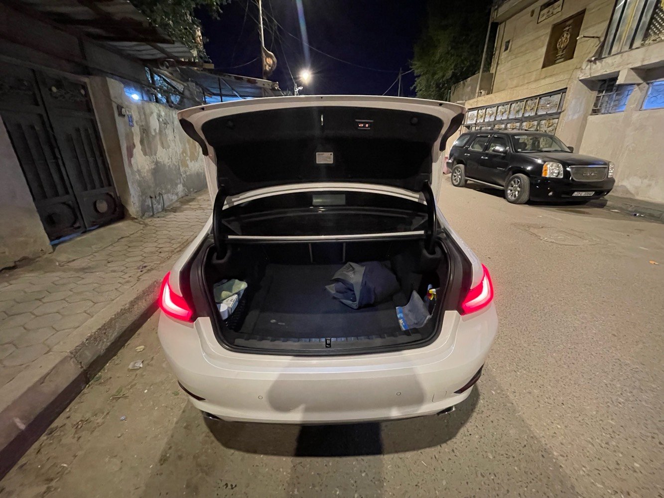 � الماركة / الموديل: BMW 330i
🔹 السنة: [22]
🔹 السعر المطلوب: [245] (قابل للتفاوض المعقول)
🔹 الممشى: [100,690 km] كم
🔹 نوع الوقود: بنزين
🔹 المحرك: 2.0 لتر تربو (أداء ممتاز واقتصاد جيد)
🔹 ناقل الحركة: أوتوماتيك
🔹 اللون الخارجي ابيض / الداخلي: [مشمشي]

✨ الحالة والمميزات:
✔️ السيارة بصيانة دورية منتظمة
✔️ حالة المحرك والجير ممتازة
✔️ بدون حوادث (أو اذكر إن كان هناك أي حادث بسيط)
✔️ جميع الخدمات والفحوصات متوفرة
✔️ [مثلاً: فتحة سقف / حساسات خلفية / كاميرا / شاشة / جلد / بلوتوث 
سيارة صفر مسج سياره رقم دهوك بسمي
الرقم ***********