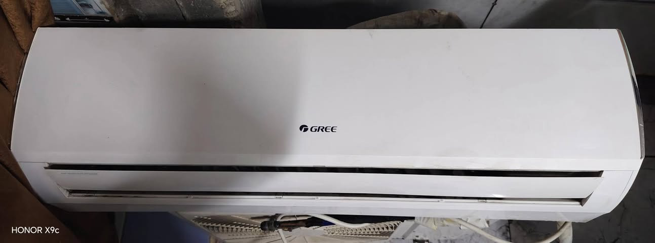 السلام عليكم سبلت للبيع 2 طن نوع كري  شغال ونضيف جدا فقط تدفئه ملغيه  كامل بوراي ويرات ريمونت سعره 400 وبي مجال  للاستفسار اتصل على الرقم *********** عنوان كربلاء
