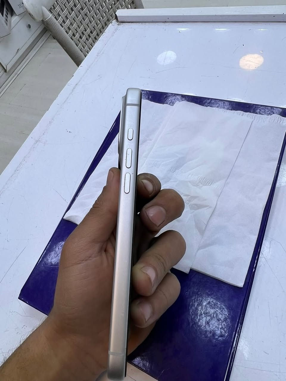 ايفون 17pro max
ذاكره 256
مشحون 46مره. بعده بل ضمان 
شريحة الكترونية 
لون سلفر 
جديد وكامل ملحقات 

سبب البيع ضرف طارىء 

السعر 1500
ربع غير هيج مينزل ولو ما مستعجل على بيعته ما اعرض بهيج سعر وتعرفون اسعارهم انتم 
تاخذ جهاز من بال البيت مكاني بغداد العرصات 
وقمي 

‪0786 167 1575‬
غير متواجد فيس بوك اتصال فقط وتساب
