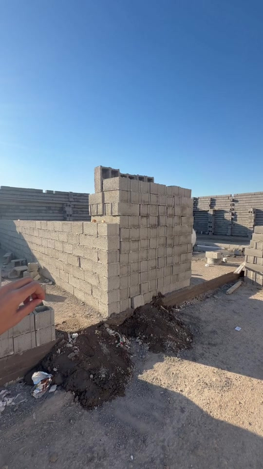� فرصة مميزة لامتلاك دار حديثة 🏡 🔹 أربع تونات مساحة كل وحدة 50م² 🔹 موقع مميز على شارع عرض 10م ✅ خيارات الاستلام: 🔸 هيكل طابقين بسعر 35 مليون 🔸 بيت جاهز طابقين بسعر 45 مليون 💰 الأسعار قابلة للتفاوض 📌 محتويات البيت: ▫️ الطابق الأول: استقبال + مطبخ + خدمات صحية + منور ▫️ الطابق الثاني: غرفتا نوم 📞 للاستفسار والتواصل: ***********
