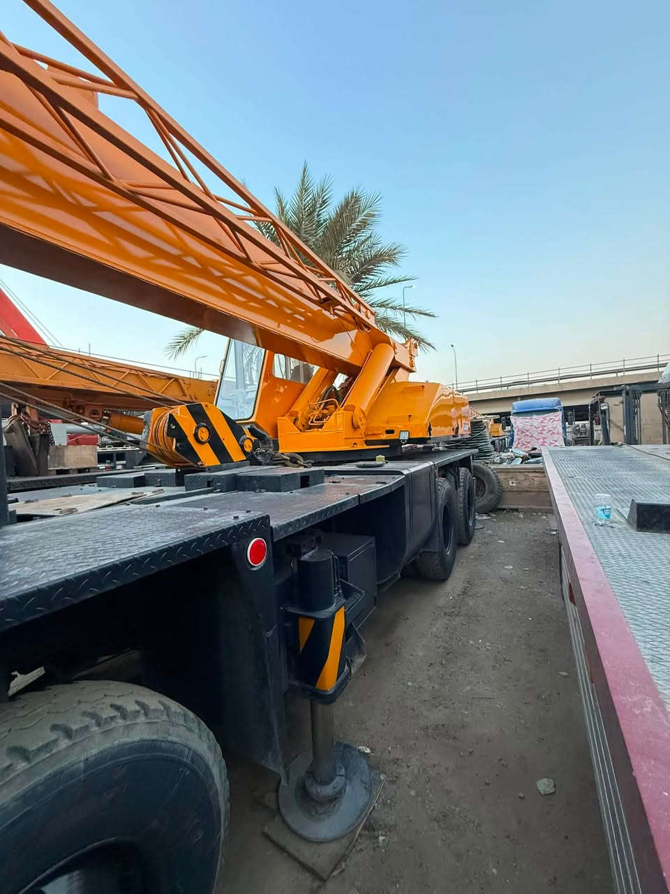 لبيع كرين 30 طن موديل 82 مكفول تخم تاير جاهز لعمل الاستفسار ***********
