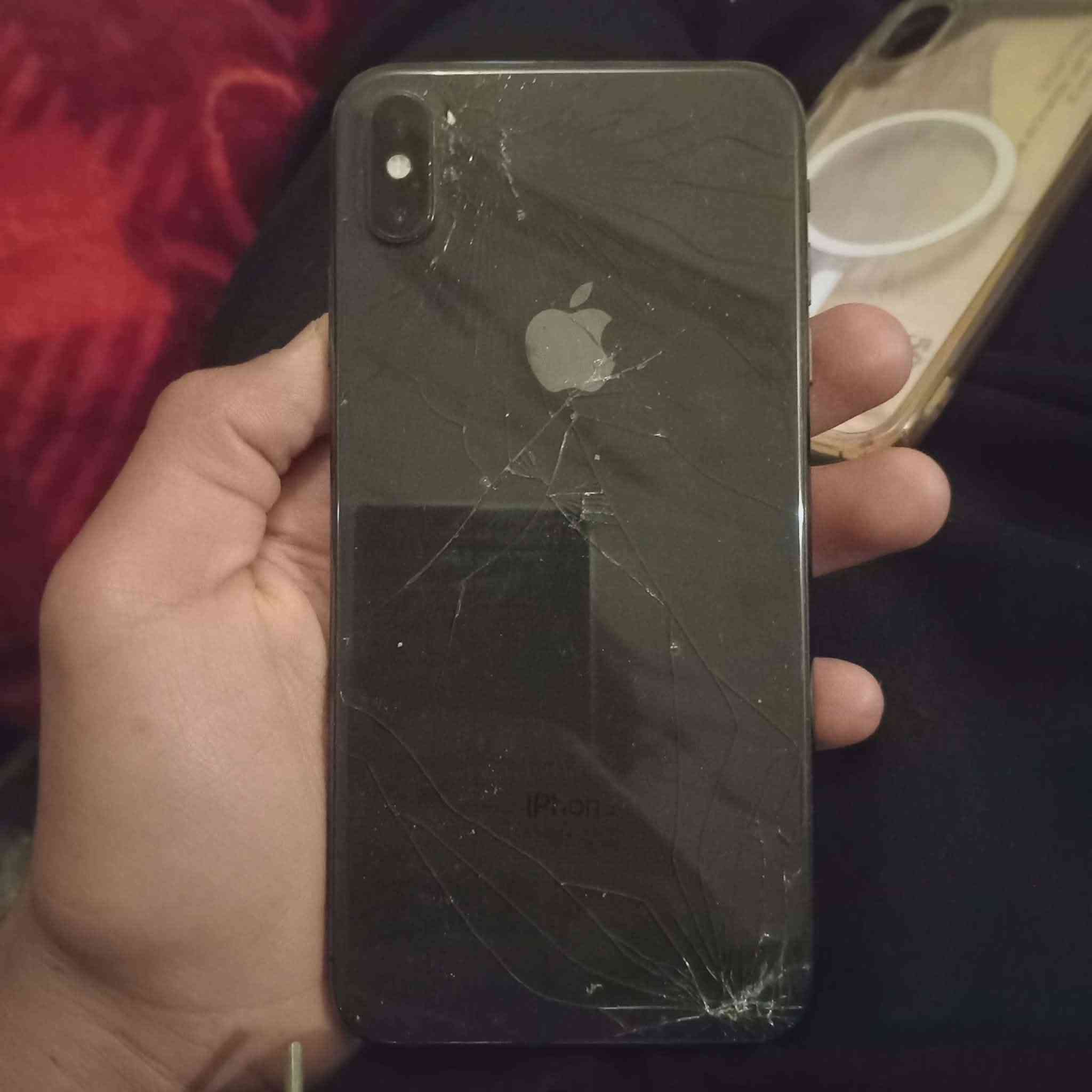 سلام عليكم تلفون للبيع بدل شاشة والبطارية٧٧!*********** الاستفسار عن الرقم
