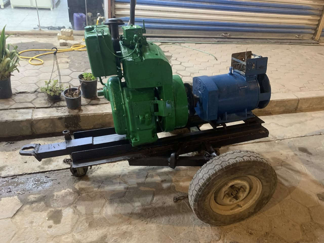 مولد هندي نضيف وشغال 
10 كيفي 
40 انبير 
مكاني نجف 
السعر 450 الف 
***********
