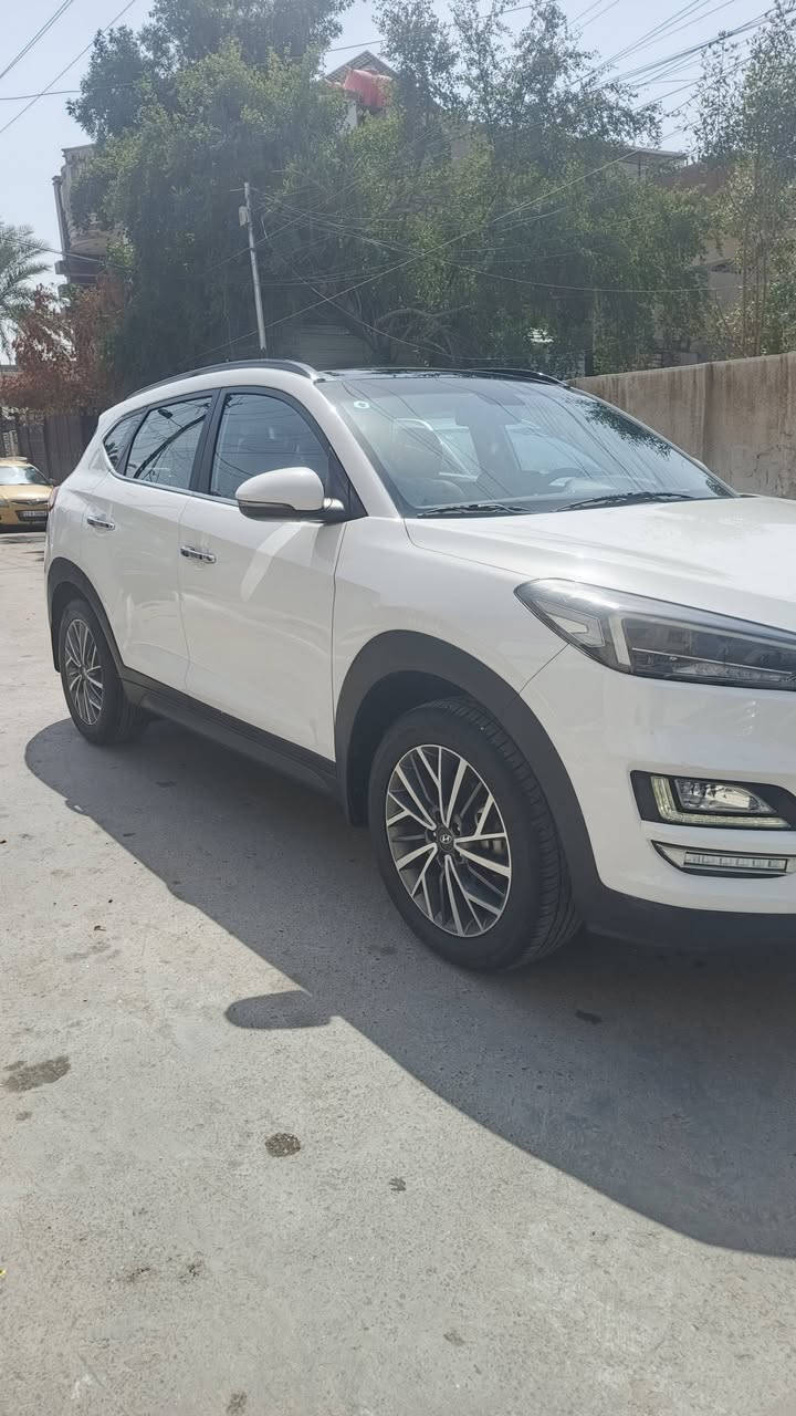 السلام عليكم للبيع توسان ٢٠٢٠ خليجي رقم بغداد السياره فول موصفات ١/١ بنورما بصمه كرسي كهرباء وجلد وشحن وايرليس تبريد قطعتين لايت زنون 5عدسات دوار وبعد بيه هواي موصفات السياره مكفوله من الحادث بيه فقط طلقه بلجاملغ الخلفي ومصلحه على كده السياره كير مكينه حداديه كهرباء تبريد كله مكفوله وعلى وظع الشركه ماشيه ٩١ الف السعر١٩٠ 
للستفسار فقط اتصال *********** بغداد الطالبيه
