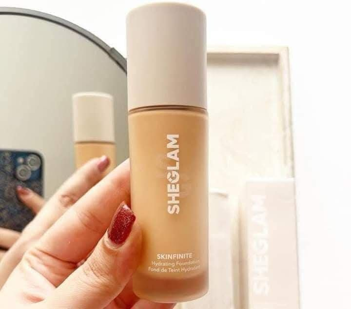 💯 فاونديشن شيگلام SHEGLAM 🔥 

كريم أساس سائل عالي الأداء، قابل للتدرج في التغطية، صُمم ليمنحك لمسة نهائية شبه مطفية ومظهر ناعم كالفلاتر، مع شعور خفيف ومريح على البشرة. تركيبته المقاومة للعرق والماء تضمن ثباته لفترات طويلة، مما يجعله مناسبًا للاستخدام اليومي والمناسبات الخاصة على حد سواء.

ثبات يدوم طويلًا: مقاوم للعرق والماء ليحافظ على ثبات المكياج لساعات طويلة.
تركيبة قابلة للتنفس: خفيفة الوزن على البشرة، لا تسد المسام، وتمنحك إحساسًا بالراحة.
لمسة نهائية شبه مطفية: تمنحك مظهرًا طبيعيًا وناعمًا خاليًا من اللمعان.
تغطية قابلة للتعديل: من متوسطة إلى كاملة، دون أن يتكتل على البشرة.
لا يسد المسام: مناسب للبشرة الحساسة ولا يسبب ظهور الحبوب.
خالٍ من العطور: آمن لأصحاب البشرة الحساسة تجاه العطور.
مكونات مفيدة للبشرة: غني بحمض الهيالورونيك المرطب ومضادات الأكسدة التي تحمي البشرة


**إذا كنت صاحب هذا الإعلان وتريد حذفه لأي سبب، رجاءا أرسل رسالة إلى الدعم الفني**