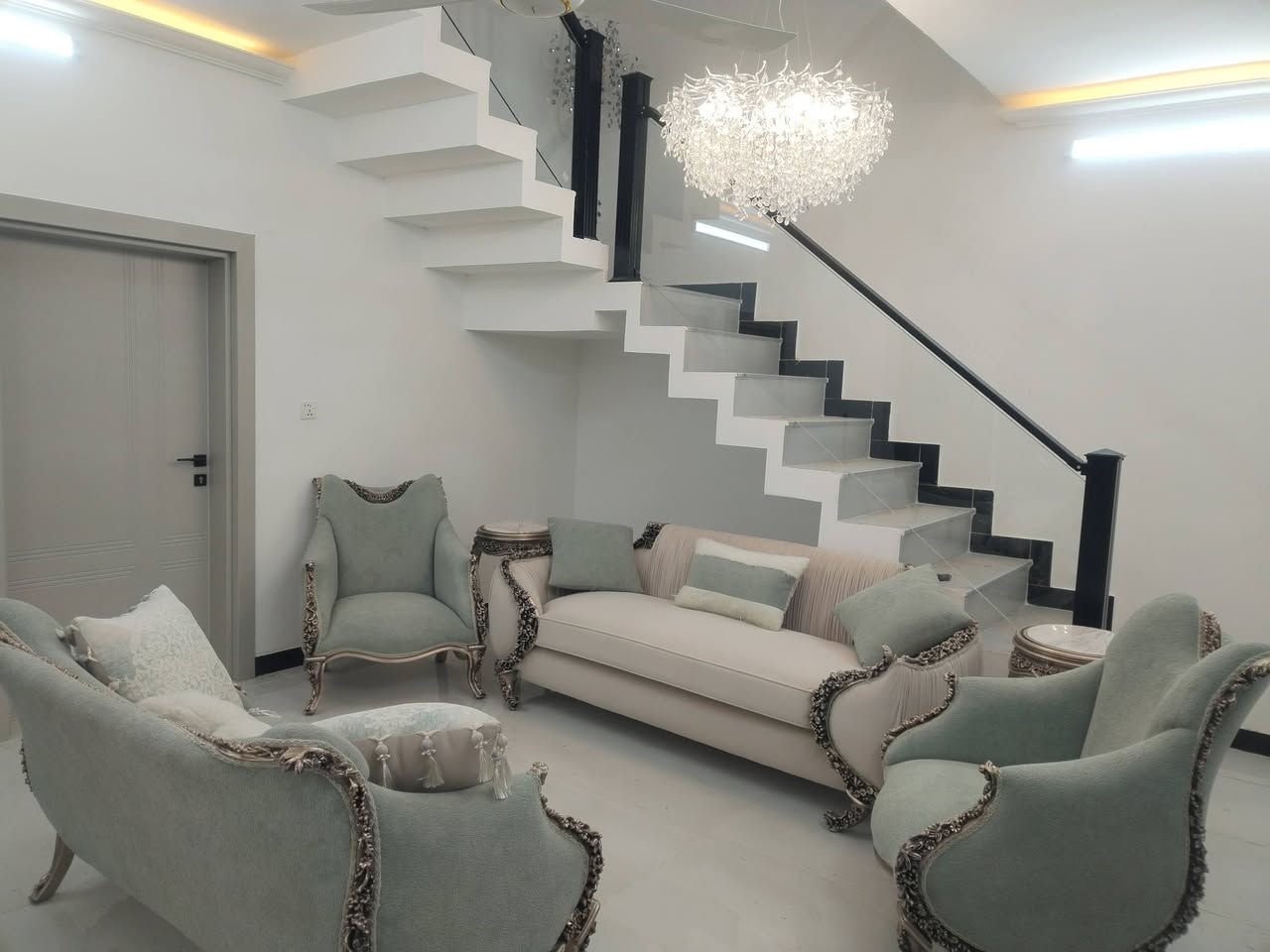 السلام عليكم
من رخصة المدير المحترم
جزء من أعمالنا في بغداد الدوره ان شاء الله ينال اعجابكم ترميم دار بمساحة ٢٠٠م تبديل سيراميك جدران الصحيات وفصل الحمام عن التواليت وإعادة أعمال ماء ومجاري وكهرباء الدار والارضيات مع سحبات جبسن
للإستفسار مراسلة الصفحة أو الاتصال على *********** واتساب موقعنا بغداد الدوره جمعية خير الله
اتصل نجيك للبيت نجرد فقرات العمل وننطيك التكلفه
يكون تغيير الواجهه مواد وعمل مجاني

ملاحظة جميع كوادرنا من الانبار
نتشرف بالتعامل مع الجميع
