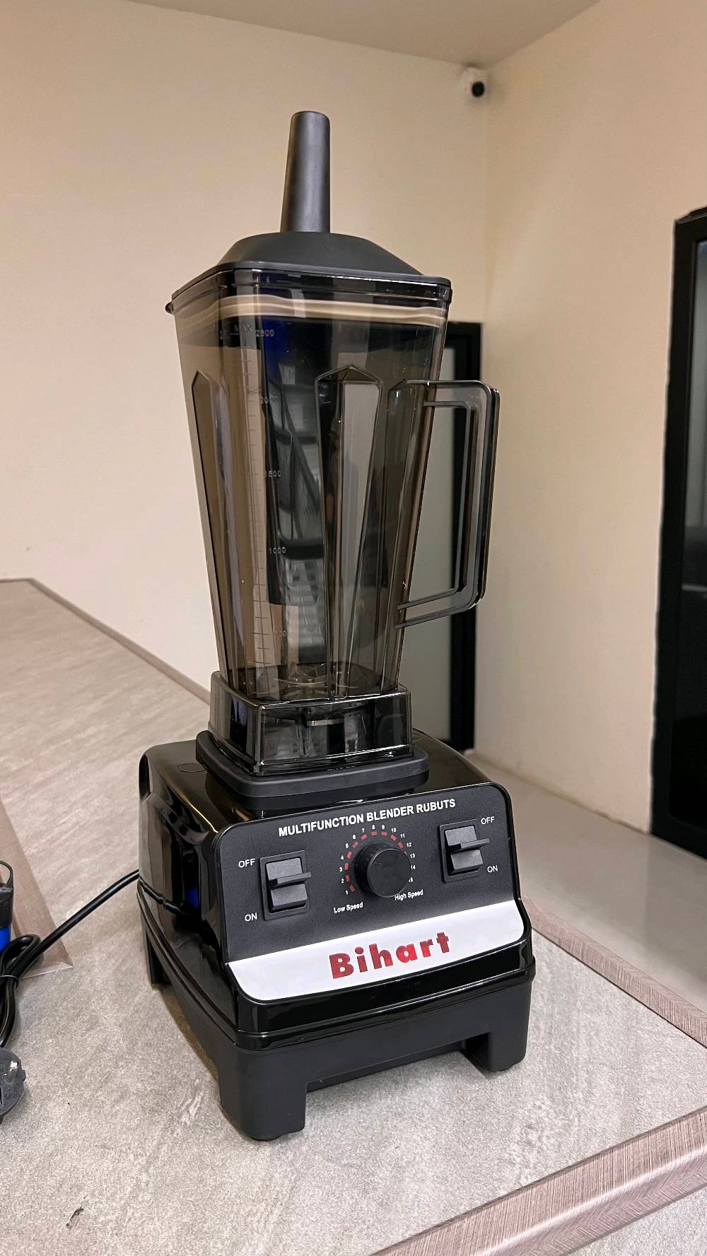 خلاط كهربائي بسعة 2.5 لتر جديد ما مستعمل وعندي توصيل لكل المحافظات وعندي كميات السعر 30 ألف مع التوصيل