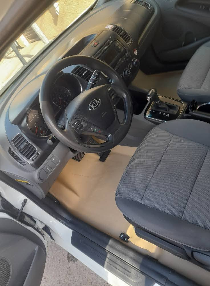 السلام عليكم  كيا فورتي موديل ١٧  حادثها قبغ جنطه وبيها صبغ بالجملغ اليسره من جه الايت وبيها بارد بالحافه مال باب من جه الجاملغ   رقم بغداد   السعر ١٢٦ مكاني الشعب ***********
