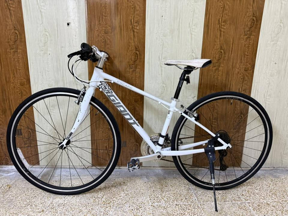 دراجة هوائية جاينت إسكيب 

قياس 28 /c700

المعدن ألمنيوم 

وزن البيسكل 9kg

قياس الفريم XXS. اصمول 36c

المكينة 3/8

فقاسات مايكرو شيفة 

عقرب مايكرو شيفة 

وياله طخم جاينت إسكيب 

سعر 140 ألف دينار 

عنوان المحل موصل أيمن تقاطع شارع كنيسة الساعه 🚴🚴🏻‍♂️

يوجد توصيل 🚚 كافة محافظات العراق 🇮🇶 

☎️***********
📞***********
