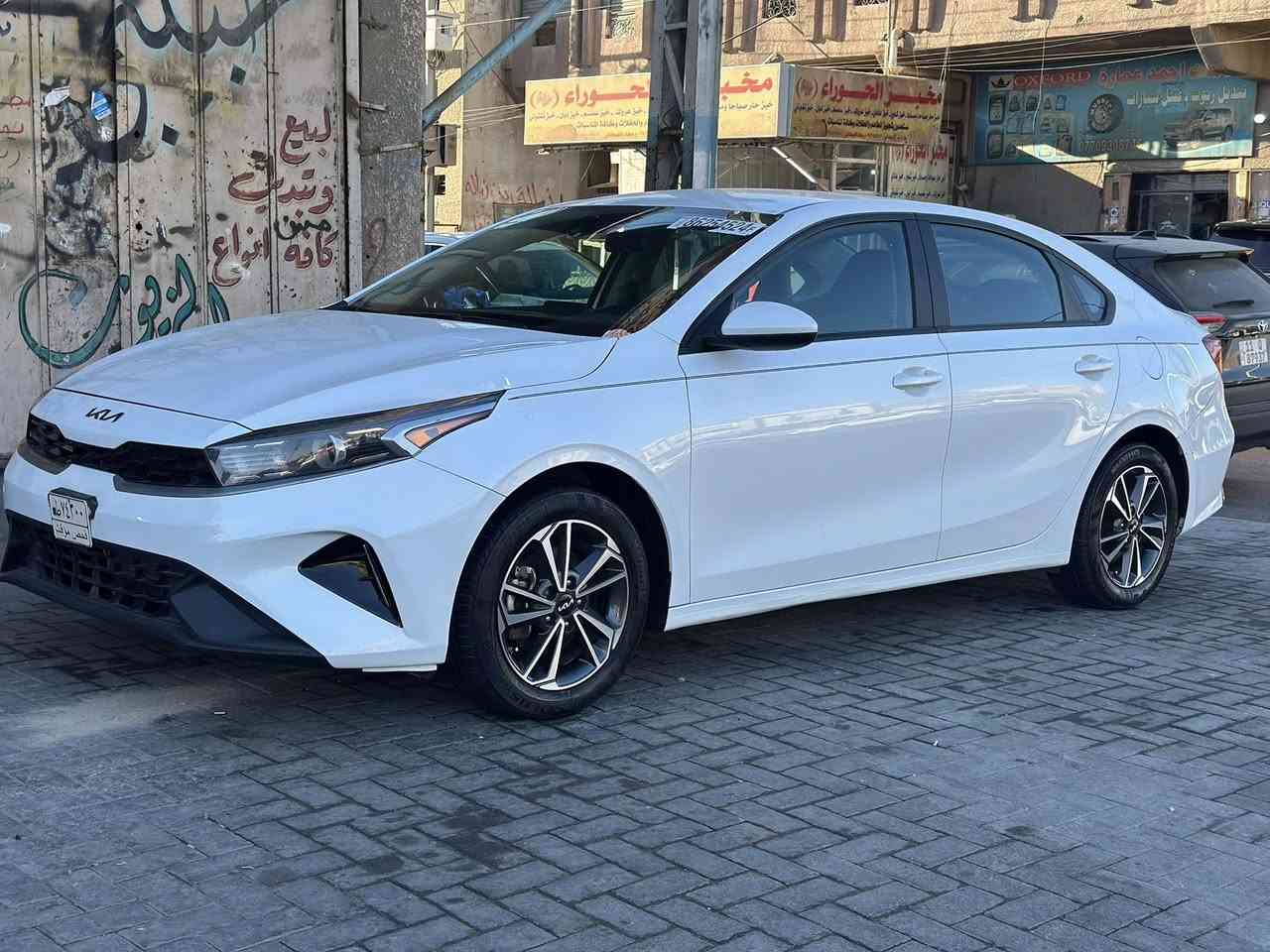 السلام عليكم 
للبيع فورتي 2023 دخول جديد (بدون رقم {فحص مؤقت} ) 
منفيست بأسمي 
*الموصفات 
 
محرك 2000 دوش 
‏‎كامره دوراه 📷
‏‎شاشه كبيره تدعم 
‏📲Android Auto/car play
‏‎خرائط Gps 📌
‏‎رادار امامي 🚷
‏‎سياقه ذاتيه /تحديد مسار 
‏‎اوتو بريك (توقف ذاتي عند الاقتراب ⚠️)
‏‎فول تحكمات ستيرن 
3 انظمة قياده 
‏Sport/Normal/Smart
‏‎كروز مثبت سرعه
‏‎ويل كب كروم 
‏‎حساس اطارات 
‏‎شاشة ظبط واعطال بل دشبول 
‏‎
3منافذ 
‏Usp/ Aux/ 12v
دسك/ مانع انزلاق/Abs
‏‎السياره جديده وجاهزه بدون نواقص👉👉👉
 حادثها (بارد بل بنيد وبل جنطه بيهه صبغ بس مكان الرقم الي بل جنطه بدون ايرباك بدون صبغ بدون فتح اي قطعه كلهه ليبل واحد   ) 👉👉👉
السيارة ماشيه ٢٧ الف 
اعيد واكرر بدون صبغ بدون فتح اي قطعه بدون ايرباك 👉
عنواني :بغداد حي العامل  
السعر 143 وبيهه مجال 
 
للاستفسار :***********
