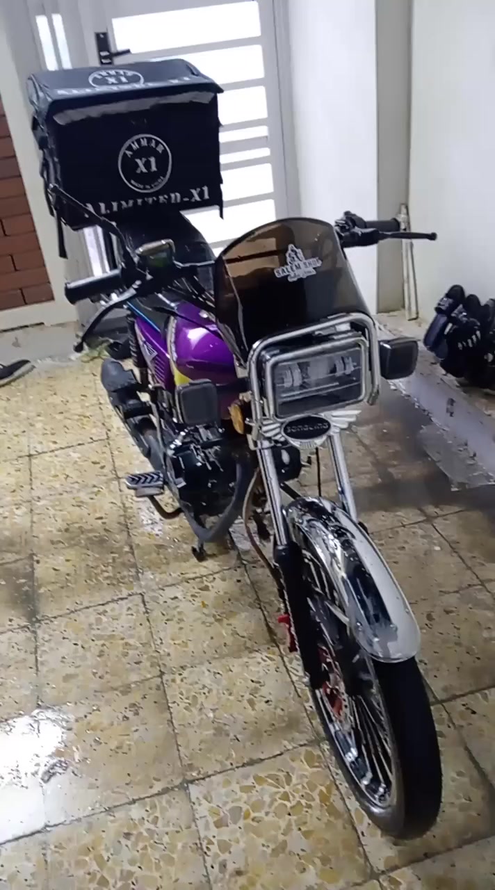 سلام عليكم شباب دراجه سونك سيفان 2026للبيع برغي ما مفتوح بيه دراجه كلش نضيفه ماشيه6000 حقيقي جيب فيتر وفحص سعره 750 وبيه مجال *********** الشراي يتصل
