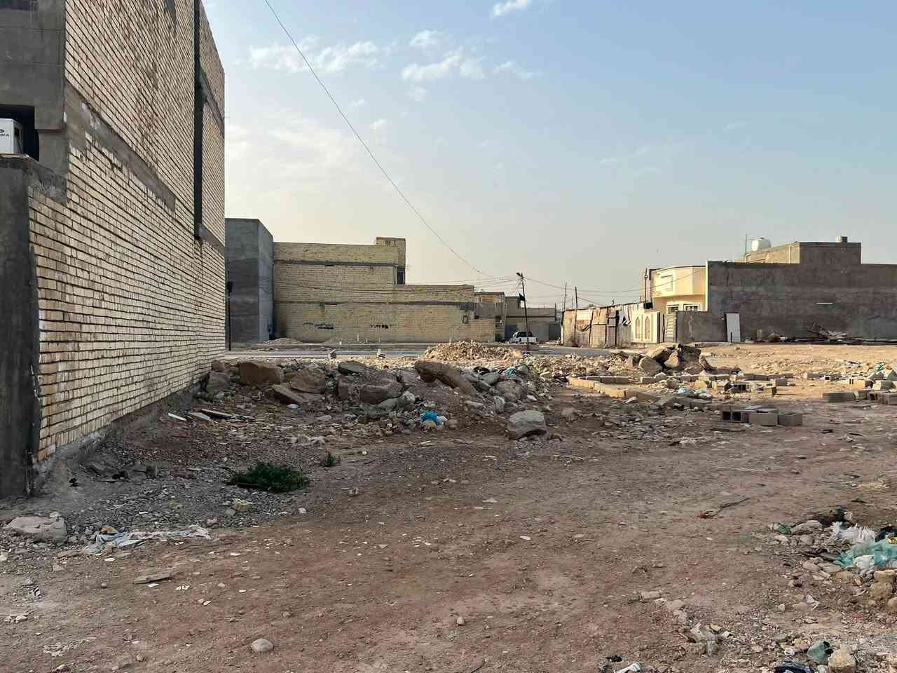 قطع اراضي للبيع 
المكان رئاسة المعلمين قرّب دائرة الكهرباء 
المساحة150متر الواجهة 10ونزال 15
المساحة 100متر الواجهة 5ونزال20
المساحة75مترالواجة5ونزال15
علما تحتوي المنطقة على ماء 💧 ومجاري وتبليط
الأتصال ***********
