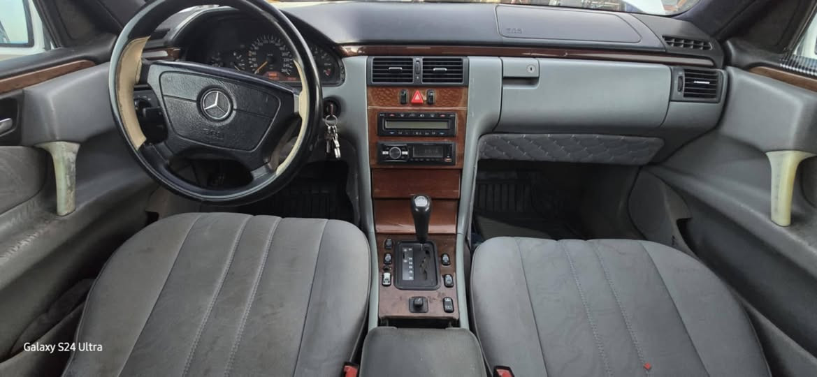 السلام عليكم اخوان من رخصة لادمن المحترم مارسدس ام عيون 96 مكينة خراطيم كير D4سيارة  جاهزة وخير من الله تبريد منضومة جديدة تبريد ثلج رقم بغداد الدولي بسمي سنوية لل 28 سياة مصروف عليها صرف مال جنانة للبيع 85 وبيها مجال قليل ***********
