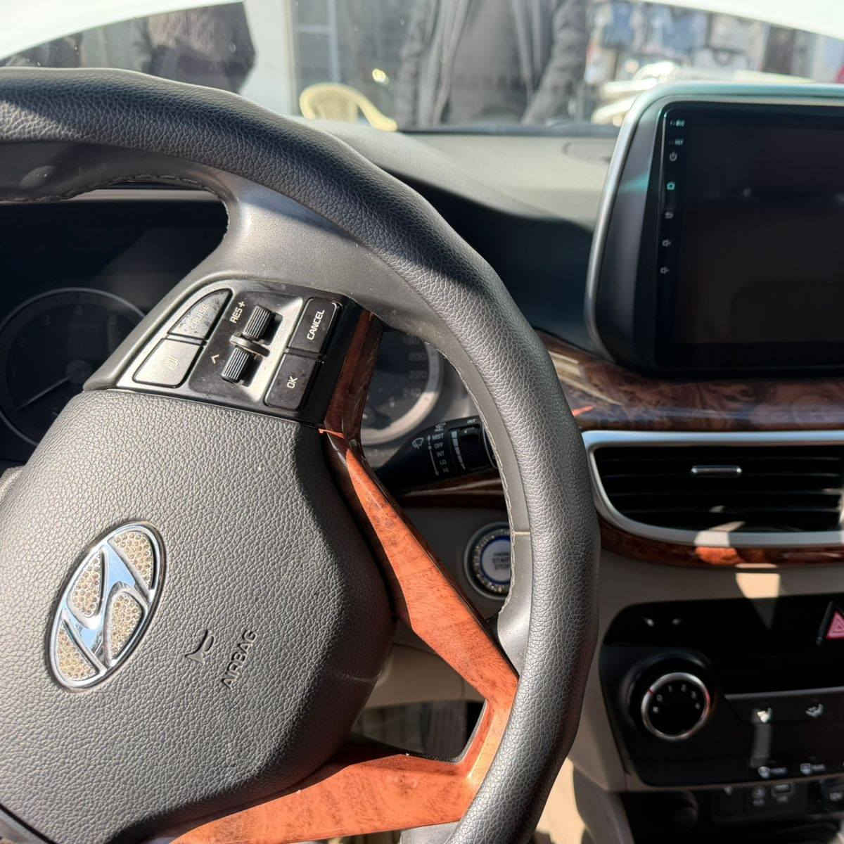 هیوندای توکسون 2021 مواسەفات خلیجی 
لەسەر ساغی 10 پارچەی گۆڕاوە 
80 هەزار ڕۆشتووە 
بەسمە شاشە گەورە 
کوشن کارەبایی 
ویل کروم
زۆر مواسەفاتی تر 
هەزەی نوێیە 
سەنەوی نوێیە 

سـعـر : لە کۆمێنت داوابکە ڕاستەوخۆ بۆت دێت 📥 

گێر و مەکیەنەی بەشەرت 
هیچ کێشەیەکی تێدا نییە 

ژمارەی خاوەنەکەی 
***********
