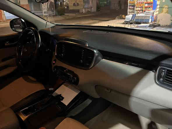 سورنتو 2020 للبيع 

سورنتو 2020 للبيع 

السلام عليكم ورحمة الله وبركاته 

🛑 سيارتي جانيها صارلها سنتين  عندي خير من الله ترايها للبصرة 

للبيع  سورينتو موديل 2020 ( خـليـجـي ) 

 رقم بغداد  ( ن )بأسمي

ماشية 80 الف  حقيقي 

لدات اماميه خلفيه

لايت زنون

شاحن وايرليس

شاشه اصليه

كامره اصليه دواره

حساس امامي خلفي اصلي

كراسي كهرباء 2 

3قطع تبريد

لد امامي مع تشغيل

تحكمات ستيرن

سبعه راكب

بصمه تشغيل وابواب 

6سلندر

جنطه كهربائية ذكيه 

كامره دوارة      

مري شفط    اشاره بالمري 

برادات بلاديه 

شاشه كبيرة اصليه  

فول تحكم استرن 

اربع انظمه قياده  Sport  eco cimfort   smart 

كشافات ضباب

تخم تاجر جديد 

دوشمة كشنات جلد 

ارضية جلد 

🛑مكفولة من الصبغ فقط بارد شبر في الجاملع الامامي موضح بصورة مرفقة مع الصور  و قليل صبغ للداعمية الامامية ايضا موضحة بالصور 

السعر 270  

مكان السيارة بغداد حي الجامعة او حي التراث 

للأستفسار على الرقم/ *********** واتساب
