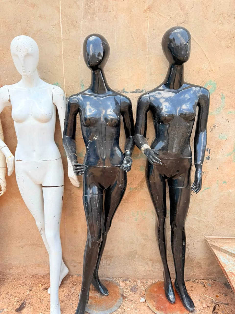 سلام عليكم عندي هاي ملكانات للبيع انضاف عندي هاي لاشكال وهاي لاحجام ول اسود بس هل فصالين توصيل موجود مكاني موصل حي زهراء لاستفسار اكثر راسلني على وات ساب
*********** واسعارهم مناسبه
