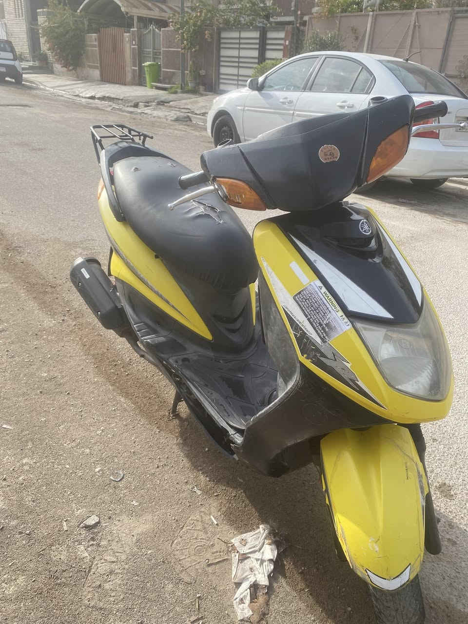 سلام عليكم سكنس نثيه 140 الدراجه
لون اصفر مميز الدراجه ختم واحدشرط 

مكينه مفتوحه مره وحده خرسه وين ايعجبك تفحص
 
تراي وين مايعجبك عليه ادامةكلجات

الدراجه مرتبه وحلوه مكينه خير من الله 

بيه زنون SRT8500 واط شرط يعمي 

دواخل ملحه وكامله مختمه قفل صندوك 

تايرات جدد لا فتيله ولا زرف سيبايه خلفيه اصليه 

قفل ستيرن نقص( باتري ضعيف وتريشه وكتف اشاير )

السعر 450وبيه مجال للطيبين العنوان الشعب.
***********
