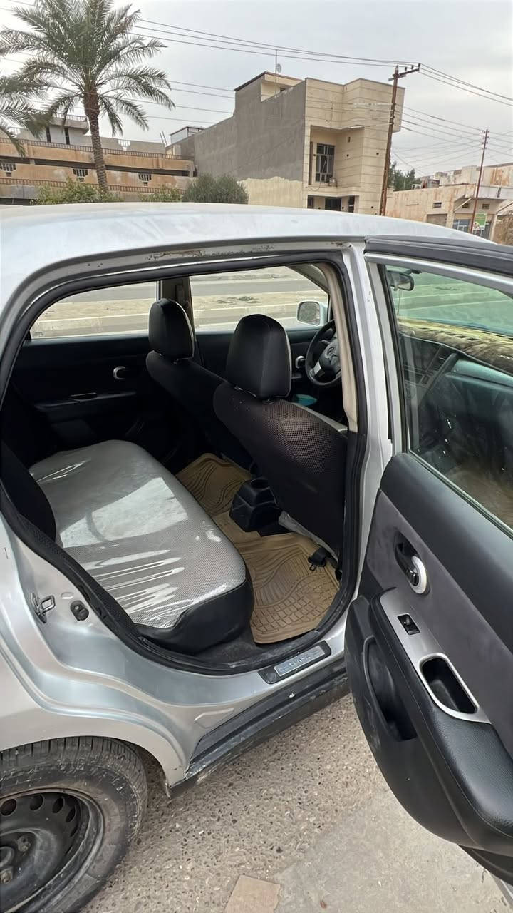 السلام عليكم
نيسان فيرسا للبيع 

موديل 2008

مصبوغه قطع ابيع حزام 

مكفوله من الدواخل (لغد وشواصي)

سياره حلوه وكاعده مناقصه شي 

تخم تاير جديد 

سياره بسمي تحويل مباشر 

مكان السياره الفلوجه 

رقم الهاتف 

***********
